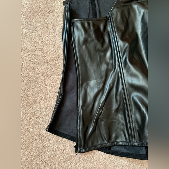NWT Halloween Costume Wundergirl/Flash Zoom Faux Leather Fitted Corset/Superhero - Picture 6 of 16